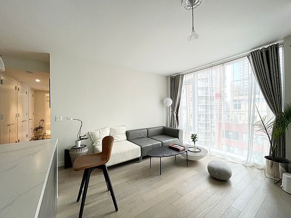 3rd image of 505-513 W 43rd St #8G