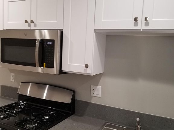 5th image of 6207 Fulton Ave #22