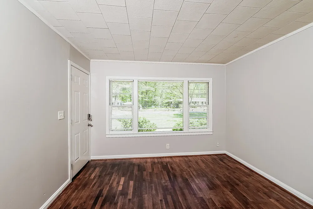 3 bed, 1.0 bath, 1133 sqft, $1,710 — Photo 4