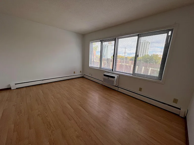 2535 Clinton Ave — Photo 16