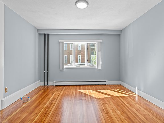 4th image of 205 Emerald St