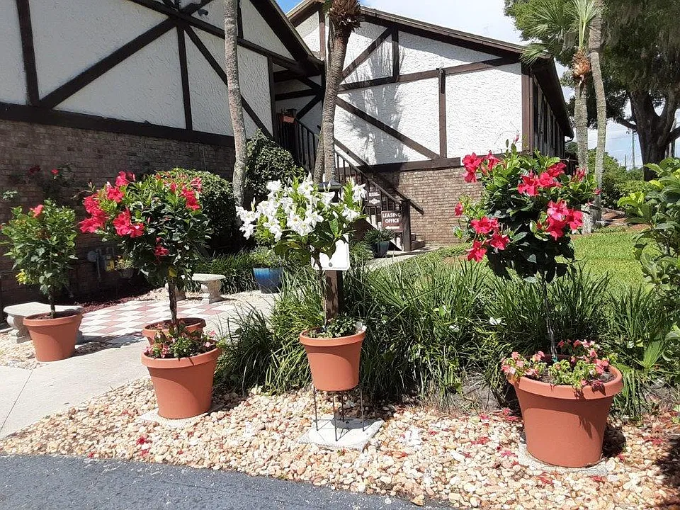 Lyn Village Apartments