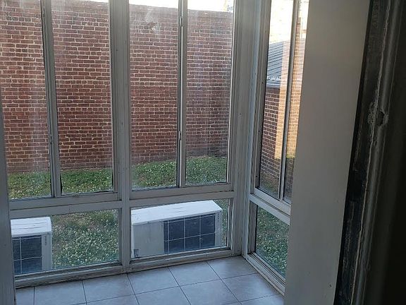 4th image of 3427 W Grace St APT 4
