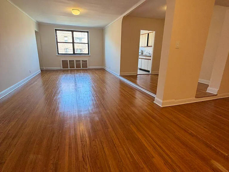6939 Yellowstone Blvd #415 — Photo 2