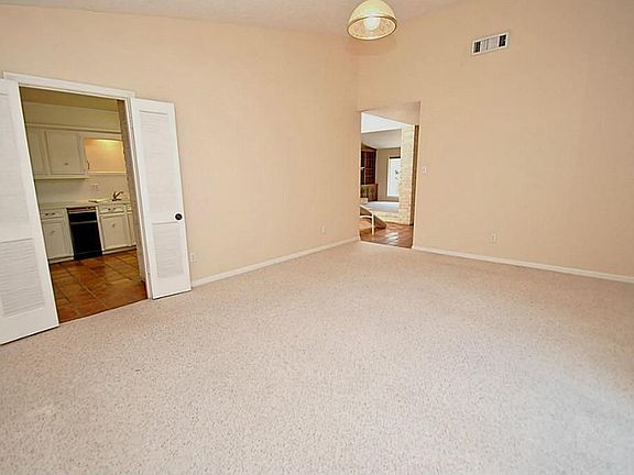 4th image of 4 Wellington Ln