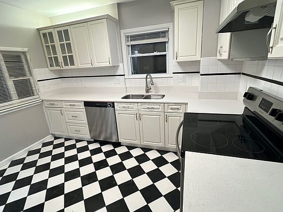 4th image of 1740 9th St