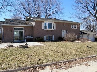 107 Harrison St NE, Cascade, IA 52033