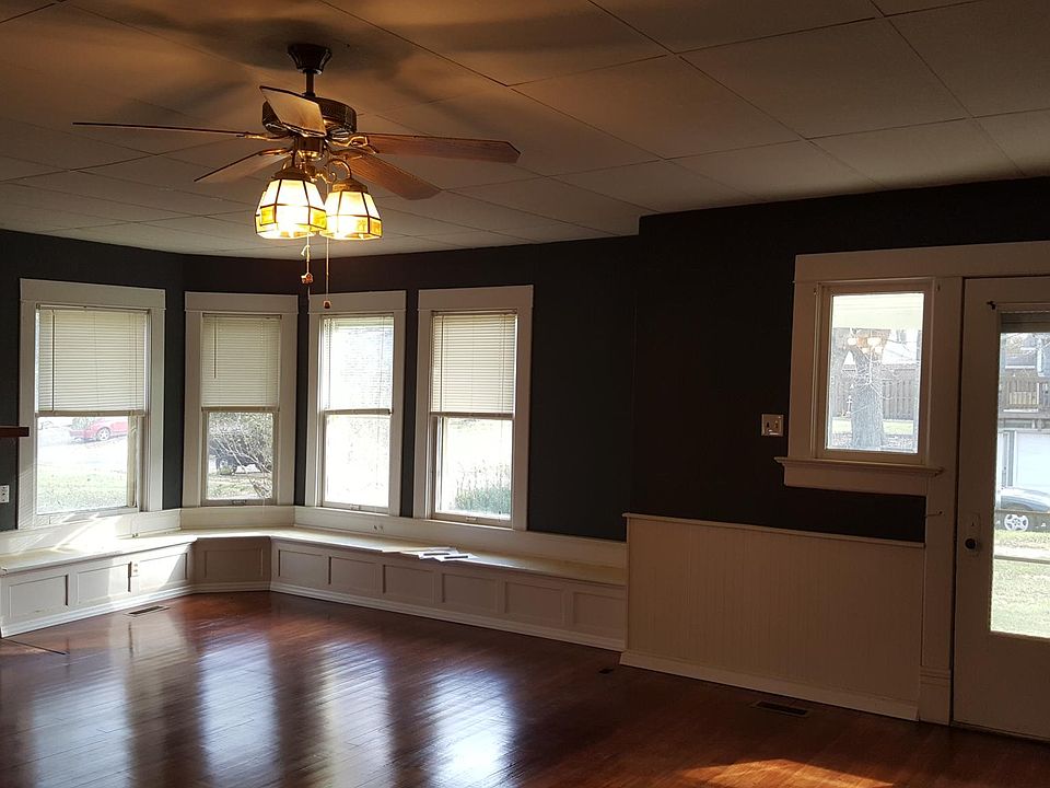 Living Room facing SE.