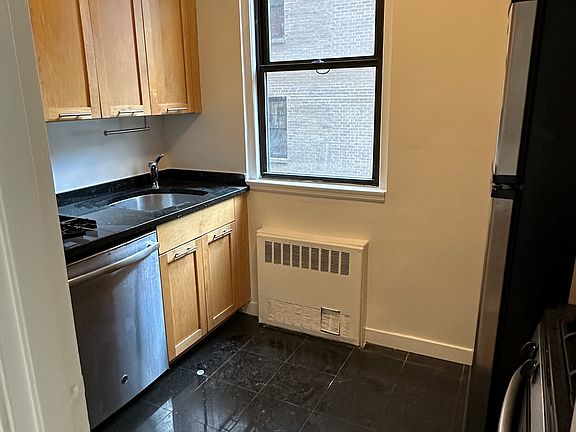 4th image of 435 E 79th St APT 6P
