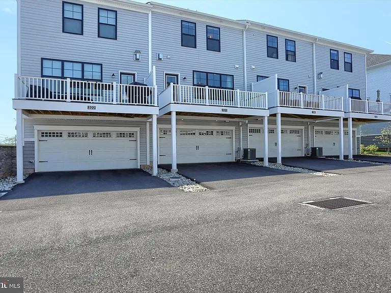 320 Walnut St — Photo 22
