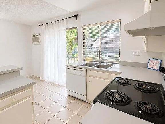 4th image of 7835 Cowles Mountain Ct Unit B10