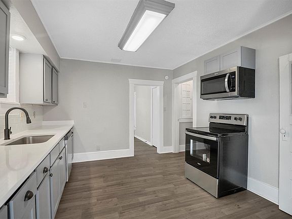 3rd image of 509 E Heron St
