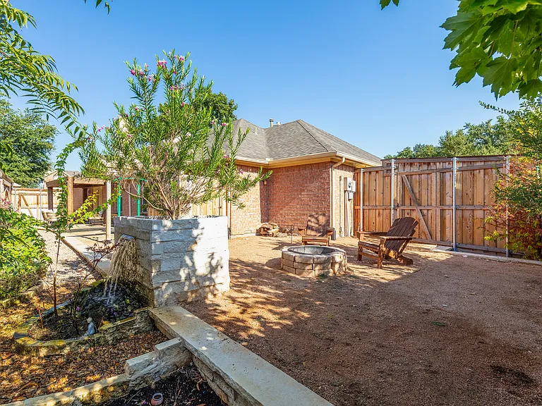 6912 Harvey Ln — Photo 24