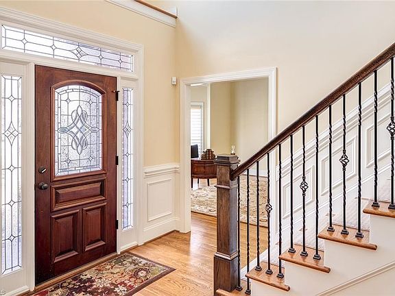 3rd image of 19 Beech Ridge Ct