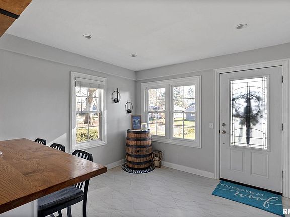 3rd image of 418 Brown St