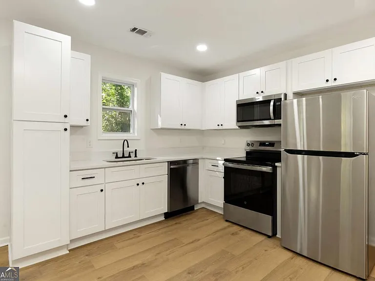 1015 Sims St SW — Photo 16