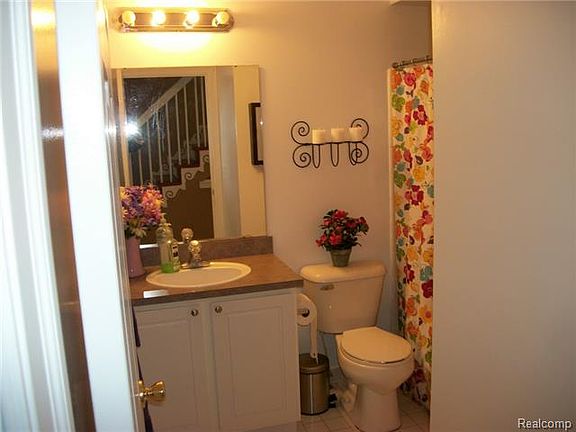 4th image of 35058 Windsor Dr
