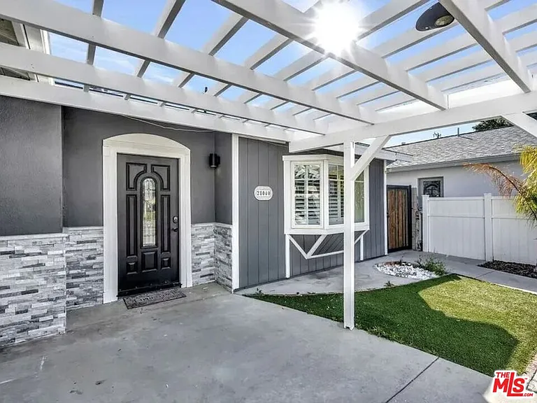 28040 Ermine Pl — Photo 5