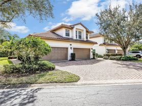 8138 Saratoga Dr, Naples, FL