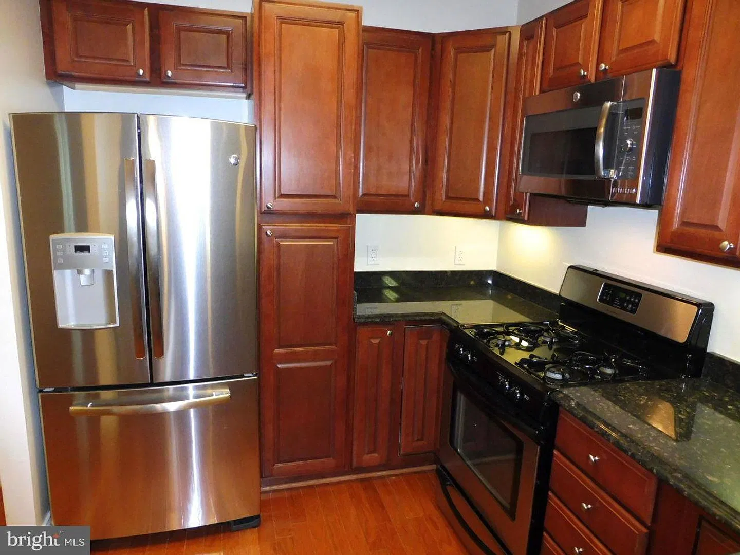 Luxury 2BR/2BA Penthouse Condo in Rockville Town Center! — Photo 2