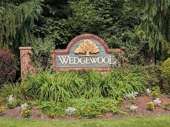 2nd image of 118 Wedgewood Dr