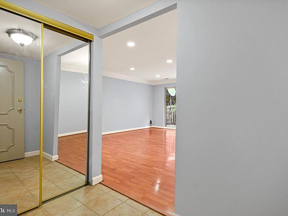 4th image of 19305 Club House Rd APT 302