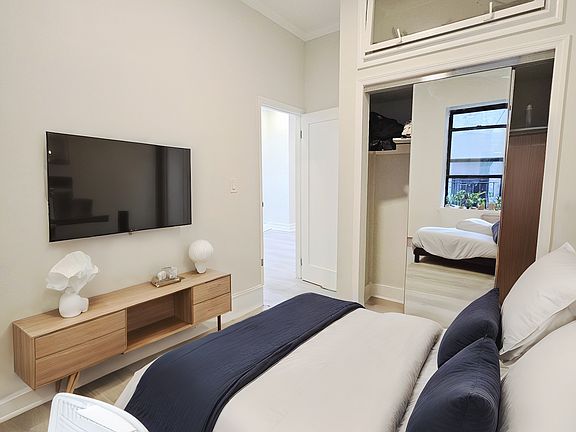 5th image of 425 E 6th St #1R