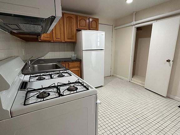 2nd image of 194 Seminary Ave