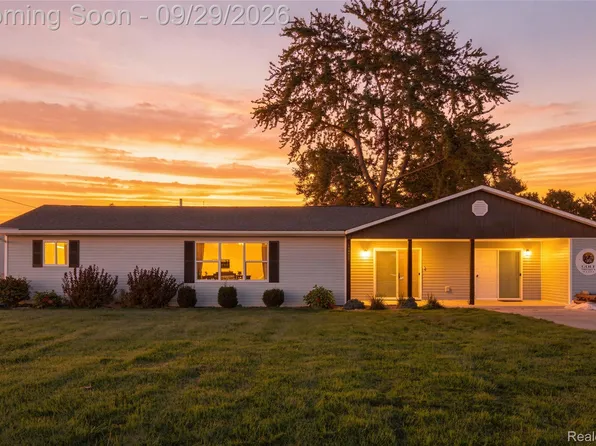 12293 Torrey Rd, Fenton, MI 48430