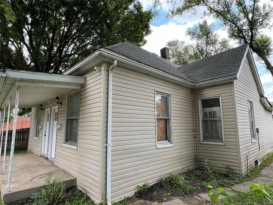 2nd image of 2220 Dewey Ave