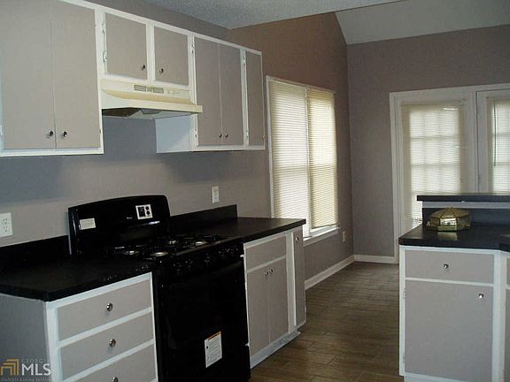 4th image of 7724 Lakeshore Ct
