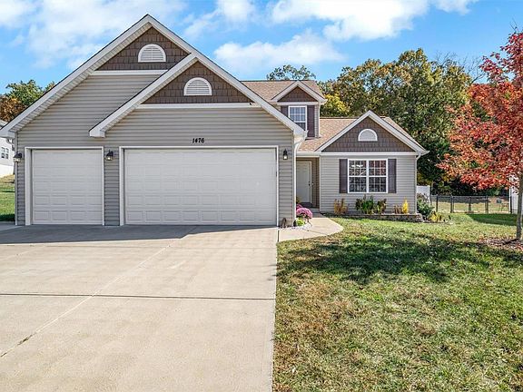 2nd image of 1476 Saint Charles Dr