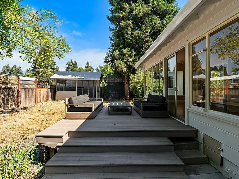 13805 Village Ave — Photo 31