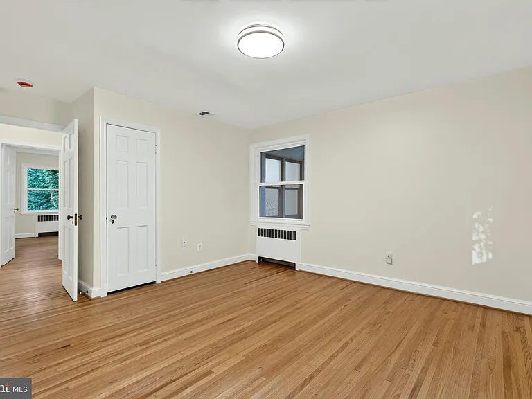 2375 N Vernon St — Photo 33