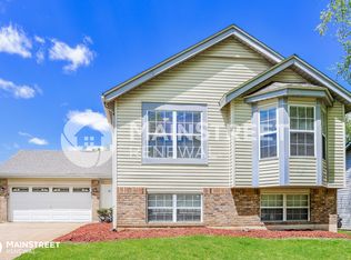 2733 Freemantle Dr, Florissant, MO 63031