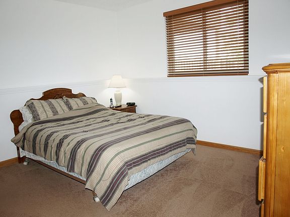 Master Bedroom Has Adjoining Master Bath!