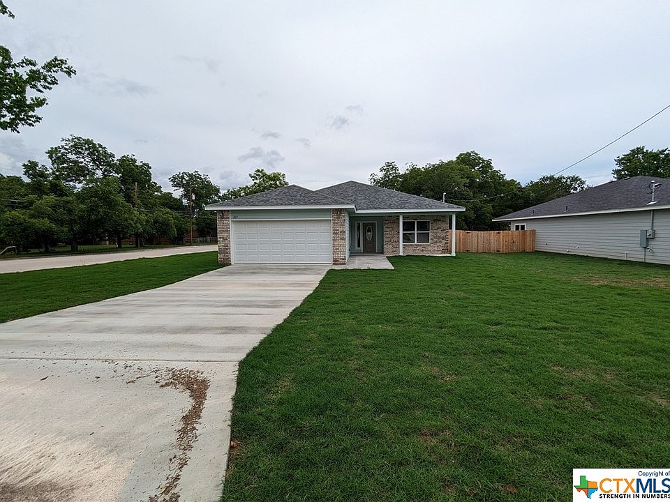 207 N Race St, Lampasas, TX 76550 Zillow