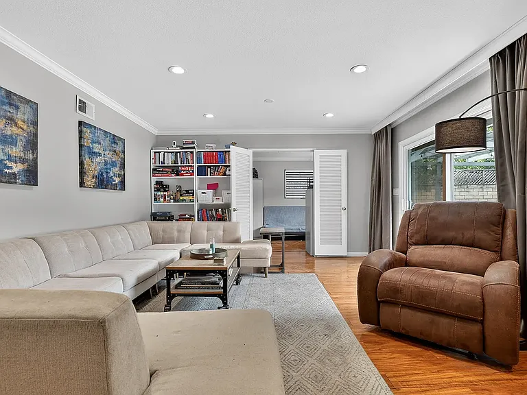 212 E Avenida De Los Arboles — Photo 11