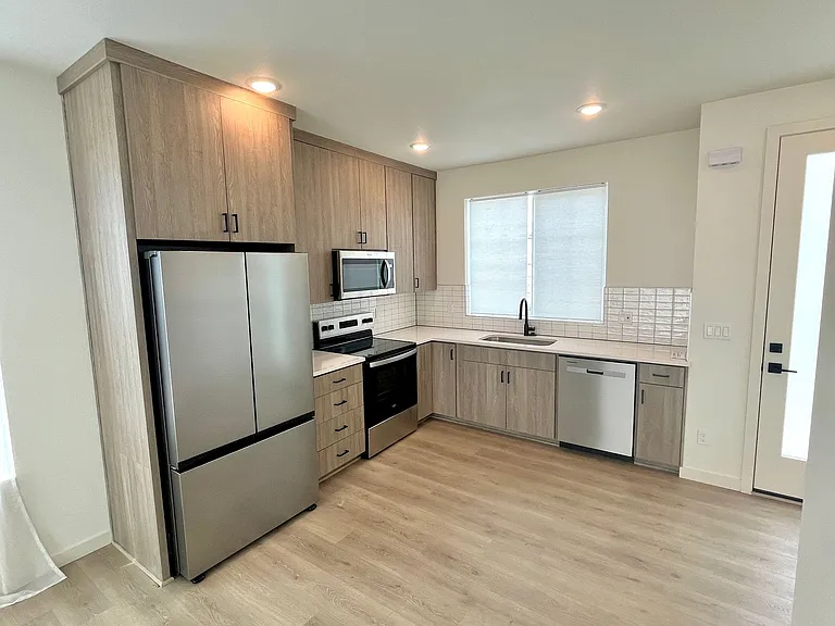 7582 N Alma Ave — Photo 4