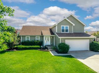 285 Thistle Ln, Lake Zurich, IL 60047