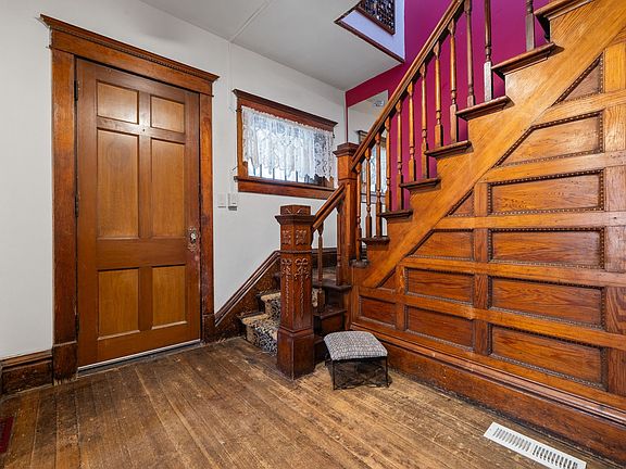 5th image of 1820 E Walnut St