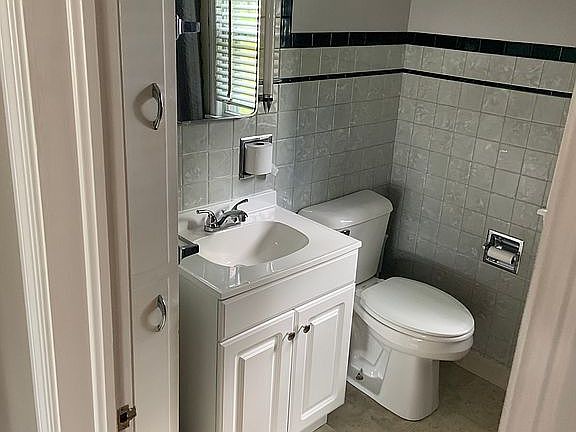 5th image of 631 Ward Dr