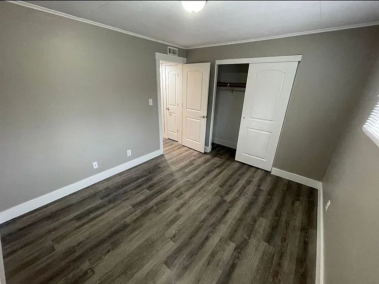 Remodeled Apartments Walking Distance from IU Campus — Photo 11