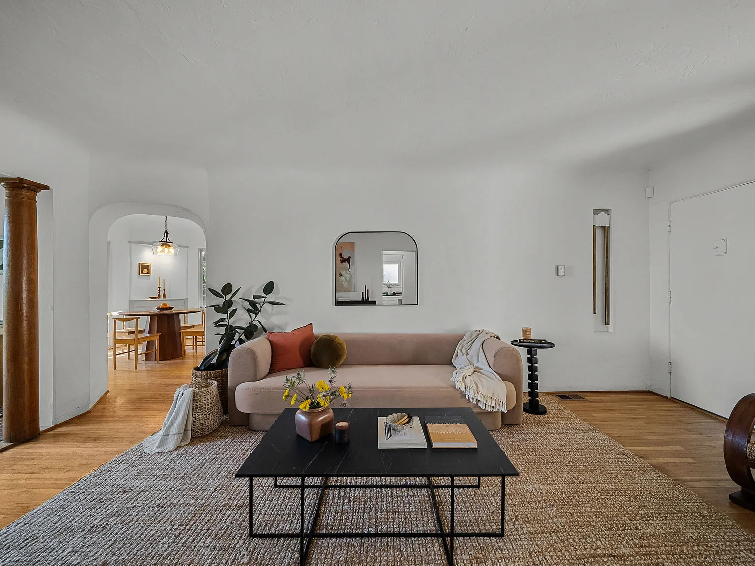2 bed, 1823 sqft, $6,000 — Photo 4