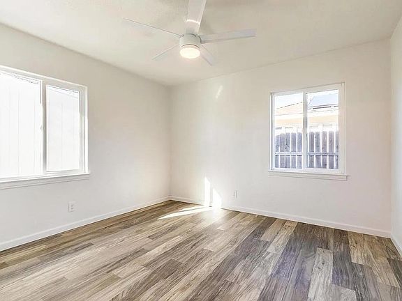 4th image of 28 E Buckingham Way