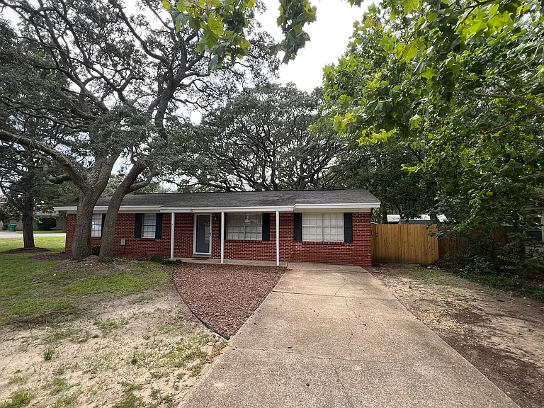 51 Junior Dr — Photo 3