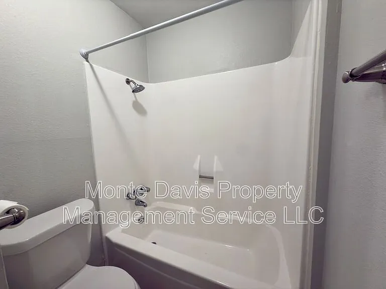 8907 Parkfield Dr #101 — Photo 16