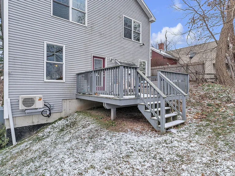 366 Colchester Ave — Photo 7