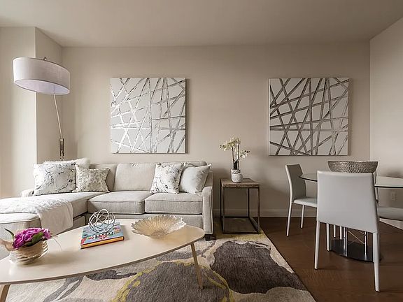 3rd image of 100 W 31st St APT 40G