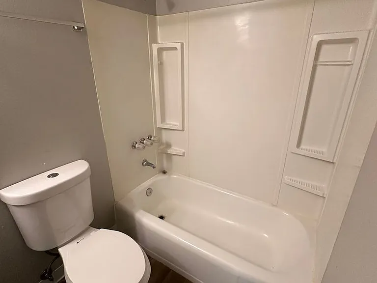 Cascade Court Apartments — Photo 8